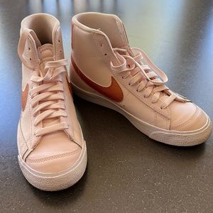 Nike Women’s Blazer Mid 77. Size 7.